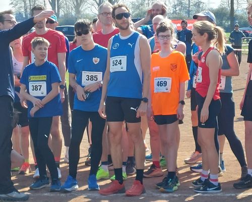Sonnige Meisterschaften beim Zwei-Hügel-Crosslauf 