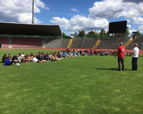 Jugend trainiert für Olympia - Regionalentscheid, Leichtathletik Wettkampfklasse II und III in Kassel im Auestadion - Wigbertschule, Lichtbergschule und Rabanus-Maurus-Schule jeweils auf Platz "2"