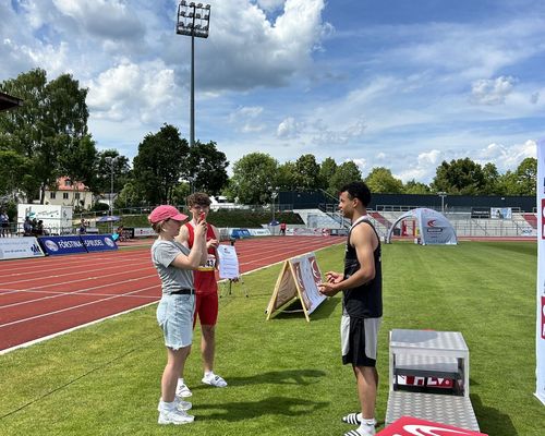 Athlet:innen trotzen Wetter bei Hessischen Meisterschaften der Aktive/U18