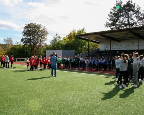 Jugend trainiert für Olympia – Mannschaft der Wigbertschule gewinnt souverän in der Wettkampfklasse III, die Rabanus-Maurus-Schule in der Wettkampfklasse II