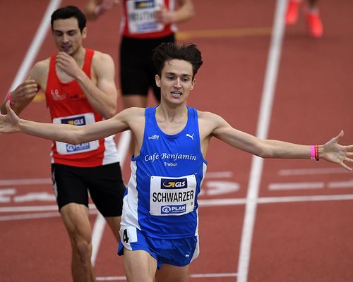 Oskar Schwarzer ist mit seinem 800-Meter-Coup der Überraschungs-Mann der deutschen Hallen-Meisterschaften in Dortmund. Homiyu Tesfaye (Silber über 1500 Meter) und Gianluca Puglisi (Dritter im Weitsprung) komplettieren den Medaillensatz für den HLV  