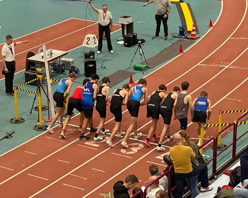 Schnelle Zeiten und starke Weiten bei den Hessischen Meisterschaften der Aktiven/U18