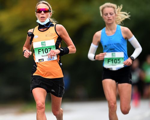 Alexander Hirschhäuser nur eine Woche nach seinem DM-Sieg in München schon wieder im Einsatz. Der Langstreckler vom ASC Breidenbach war bei der Halbmarathon DM in Hamburg schnellster Hesse und sichert seinem Team die Bronzemedaille